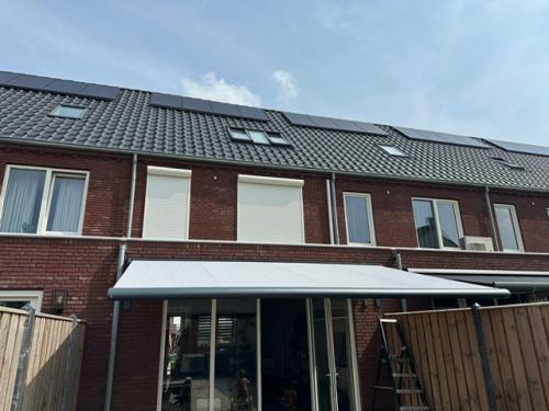 Deugdzonweringspecialist-rolluiken-knikarmscherm-2024-001